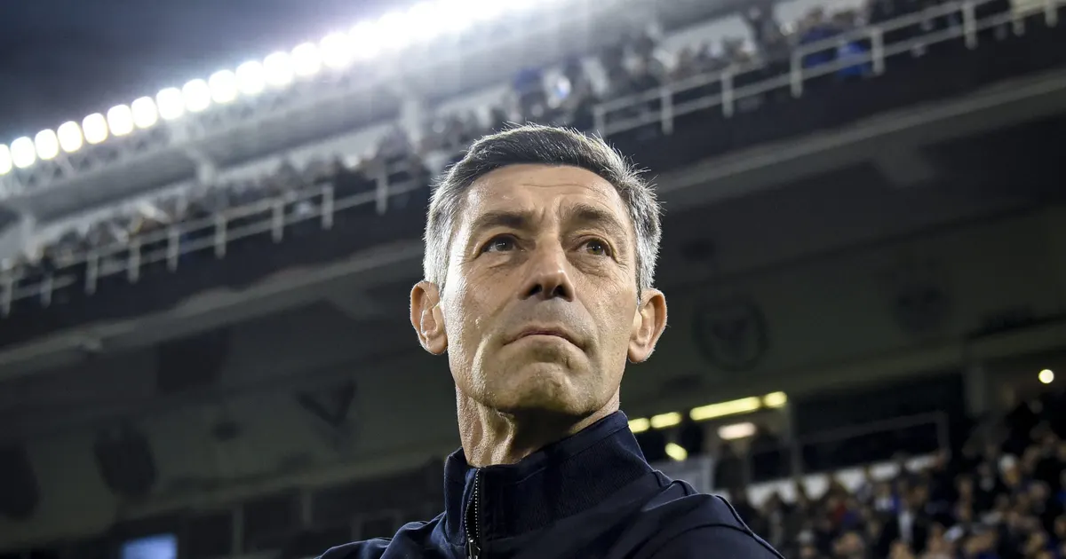 Imagem de Pedro Caixinha no Santos: Entre Apoios e Pressões no Comando Técnico